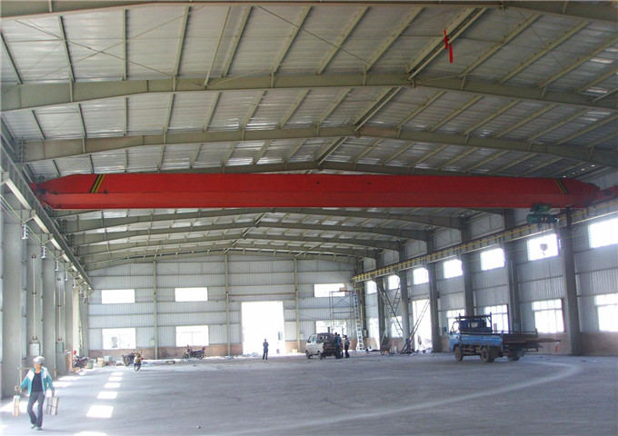 The quality of bridge cranes is 15 tons high